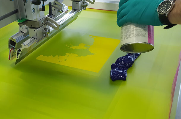 Screen printing apply colour