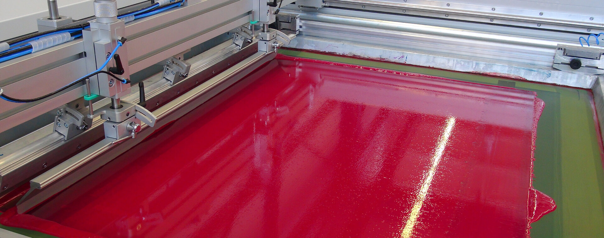 Screen printing with red colour